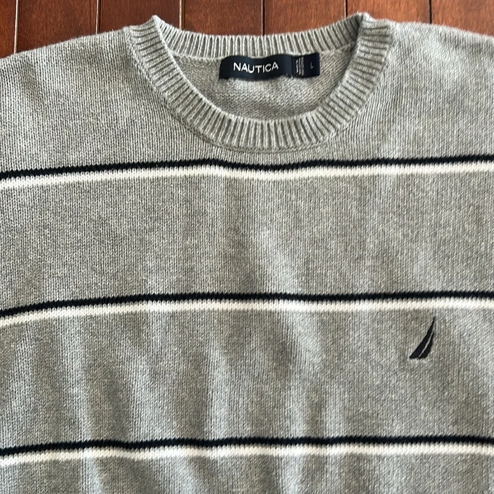 Nautica Men’s Crew Neck Light Gray Stripe Sweater Size Large - Picture 2 of 7